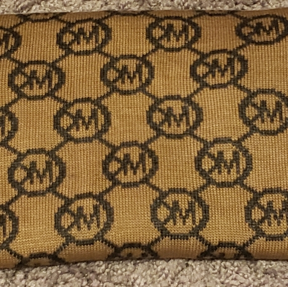 Michael kors women's logo scarf - Picture 4 of 4